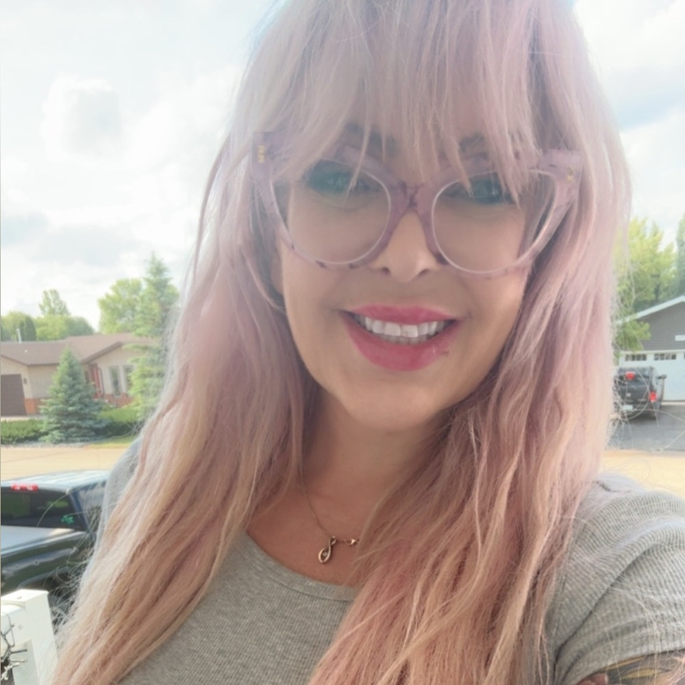 Meet your Posher, Courtenay-Dawn